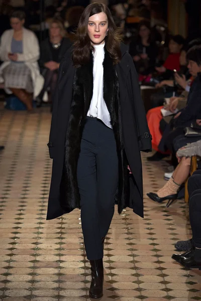 Look 32